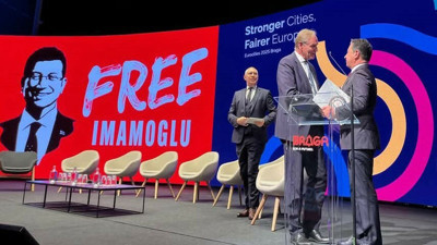 Avrupa'dan İmamoğlu'na 'özel demokrasi' ödülü! Ekrana 'Free Imamoğlu' sloganı yansıtıldı