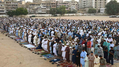 Pakistan’da bayram namazı