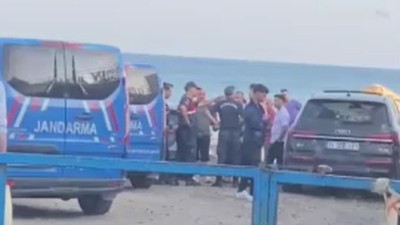 Sahilde gergin anlar! Cankurtaran ve alkollü gençler kavgaya karıştı