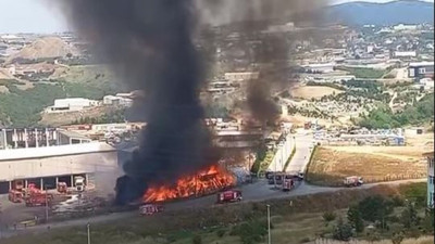 Gebze’de çöp tesisinde yangın: Gökyüzü siyah dumanla kaplandı!