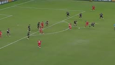 Bebeğin sahaya girmesi sosyal medyada viral oldu