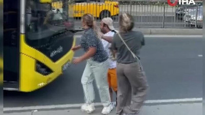 İETT şoförü otobüsü yolcuların üzerine sürdü: O anlar kamerada