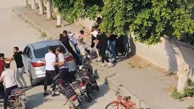 Sokak bayramda boks ringine döndü! Yumruklar havada uçuştu: 17 kişi birbirine girdi