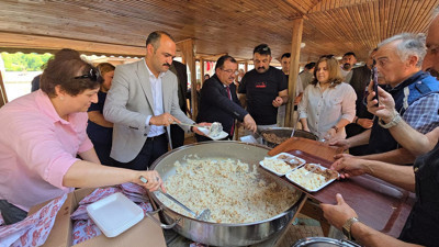 Bayramlaşma yöresel lezzetlerle renklendi