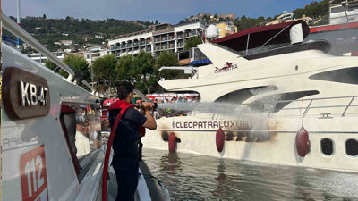 Alanya’da iskelede yangın alarmı! Özel yat kül oldu