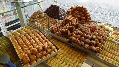 Bayramda baklavalar tezgahta kaldı