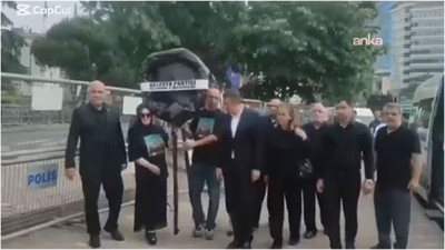 Gelecek Partisi, İsrail Başkonsolosluğu önüne siyah çelenk bıraktı