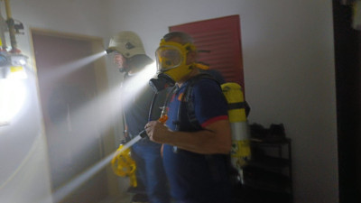 Polis lojmanında korkutan yangın