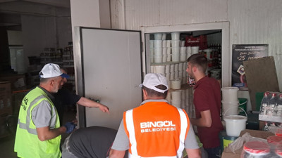 Bingöl’de gıda denetiminde gergin anlar! 1 ton 700 kilo ele geçirildi