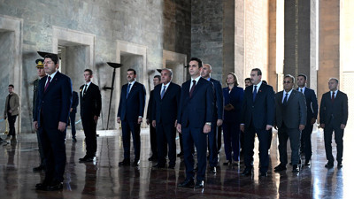 HSK’nın yeni üyeleri Anıtkabir’de: Adalet Bakanı Yılmaz Tunç’tan reform mesajı!