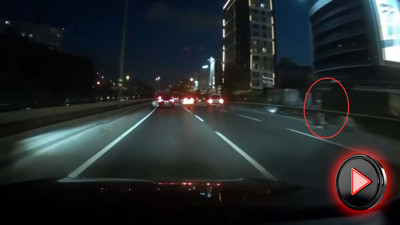 Ölümle burun buruna geldi! D-100’de motosikletli böyle savruldu