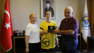 Trabzon’a Bakü’den altın madalya