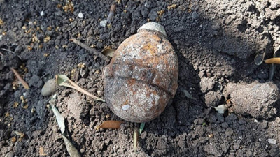 Bahçede el bombası bulundu! Toprak altından tarih fışkırdı