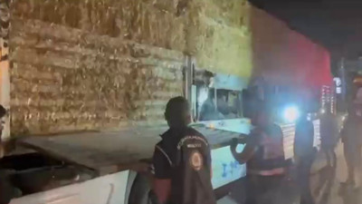 Saman balyalarının altından 31 kaçak göçmen çıktı