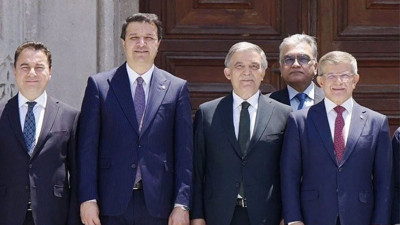 Gül, Davutoğlu, Babacan ve Arıkan yan yana... Çırağan'da dikkat çeken kare