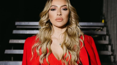 Hadise’den üzen haber! Sosyal medyadan duyurdu