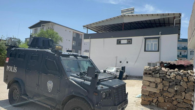 Çekiçle vahşet! Kafasından darbe alan oğlu kanlar içinde kaldı