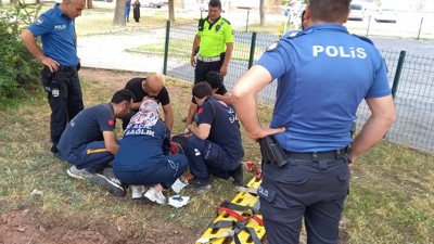 Parkta 17’lik gence bıçaklı saldırı