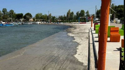 Mavişehir sahili pırıl pırıl: Belediye ekipleri iş başında!