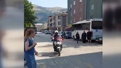 Kimliğini evde unuttu! İmdadına polis yetişti...