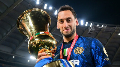 Galatasaray'dan bir bomba daha! Hakan Çalhanoğlu'nun menajeri İstanbul'a geliyor