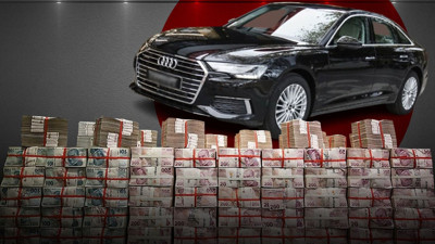 AKP’li ünlü isim, 5 milyonluk aracından indi! Emekliye 3 bin TL’lik zammı çok gördü… 324 bin lira maaş alıyor…