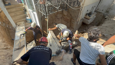 Antalya’da çöken balkon can aldı