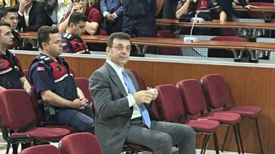 Duruşma salonunda duygulandıran görüntü