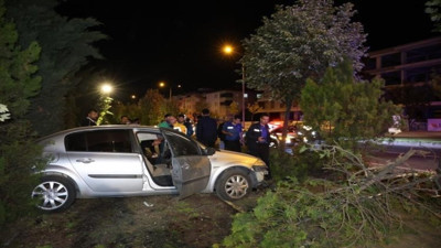 Alkollü ve ehliyetsiz sürücü kaza yaptı, suçu babasına attı