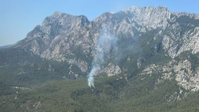 Kemer’de yangın paniği: Milli Park'tan dumanlar yükseliyor! Helikopterler havada...