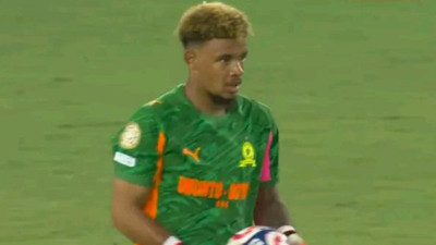 Sen misin topu elinde fazla tutan kaleci! Yeni kuralın ilk kurbanı