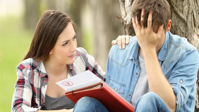 Kötü karne getiren çocuğunuza nasıl davranmalısınız? Bilim ve uzmanlar bakın ne diyor