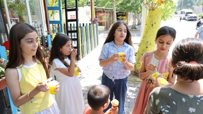 Adanalı öğrencileri serinleten hediye