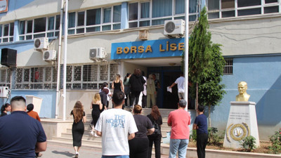 Adana’da sınava geç kalan öğrencileri polis yetiştirdi