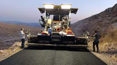 Siirt’te köy yolları sıcak asfaltla buluşuyor