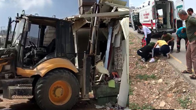 Freni patlayan kepçe evi yerle bir etti