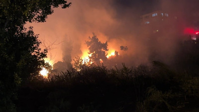 Avcılar'da düğünde atılan havai fişekler, yangına yol açtı