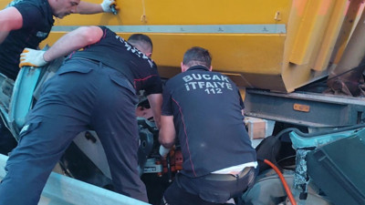 Burdur’da sabah faciası: Kamyonun dorsesine 'ok' gibi saplandı! 18 yaşındaki sürücü öldü