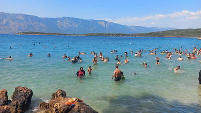 Muğla'da sıcak hava nedeniyle sahillerde yoğunluk yaşanıyor