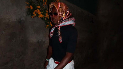 Galatasaray'dan ayrılan futbolcudan eşarplı fotoğraf