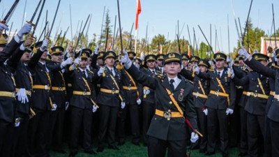 Atatürkçü teğmenlere üniversiteli gençlerden destek! Aynı sloganı attılar, savunmaları istendi… Bu kez yer Eskişehir...