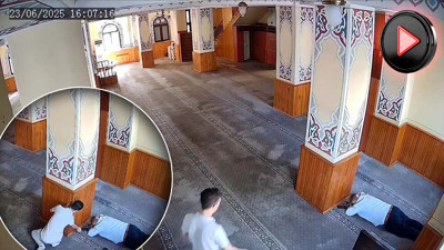Güvenlik kamerası her şeyi kaydetti! Camide şok hırsızlık