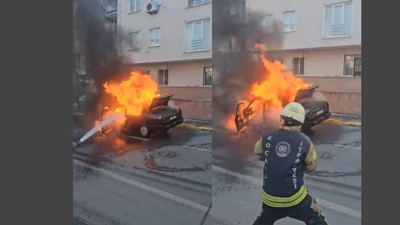 Sürücü son anda kendini dışarı attı! Otomobil alev alev yandı