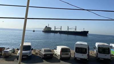 Şarköy’de dev gemi karaya oturdu