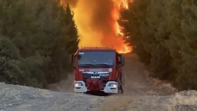 İzmir Aliağa'daki orman yangını Foça'ya sıçradı! Evler tahliye ediliyor