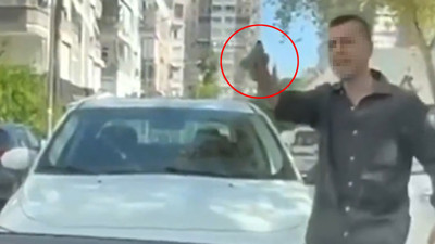 Antalya’da trafikte dehşet! Kadınlara tabanca doğrulttu