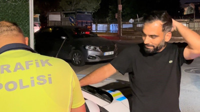 Ehliyetine el konulacağını öğrenince bakın ne yaptı