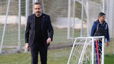 Antalyaspor'da deprem: Emre Belözoğlu'ndan sonra başkan da istifa etti