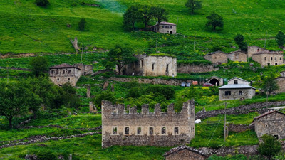 Santa Harabeleri sis bulutlarıyla mest etti