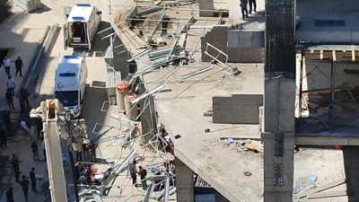 Elazığ’da inşaatta can pazarı! İskele çöktü: 2 işçi yaralandı